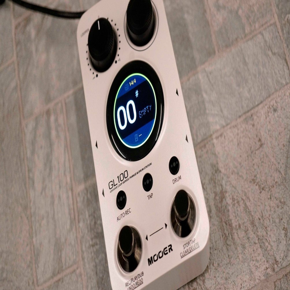 コンパクトでも多機能なルーパー＋ドラムマシンペダル！Mooer GL100