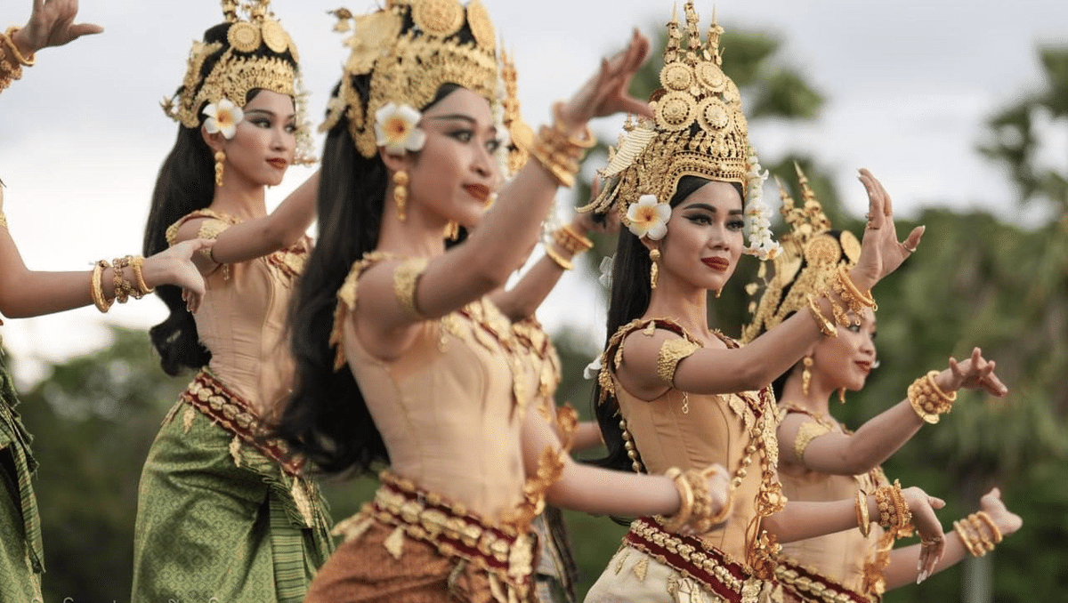 天女　アプサラの踊り　女神　インドネシア　インド　タイ　アジア　紫檀　黒檀 麗しき天女の舞「アプサラダンス」 | TRIPPING!