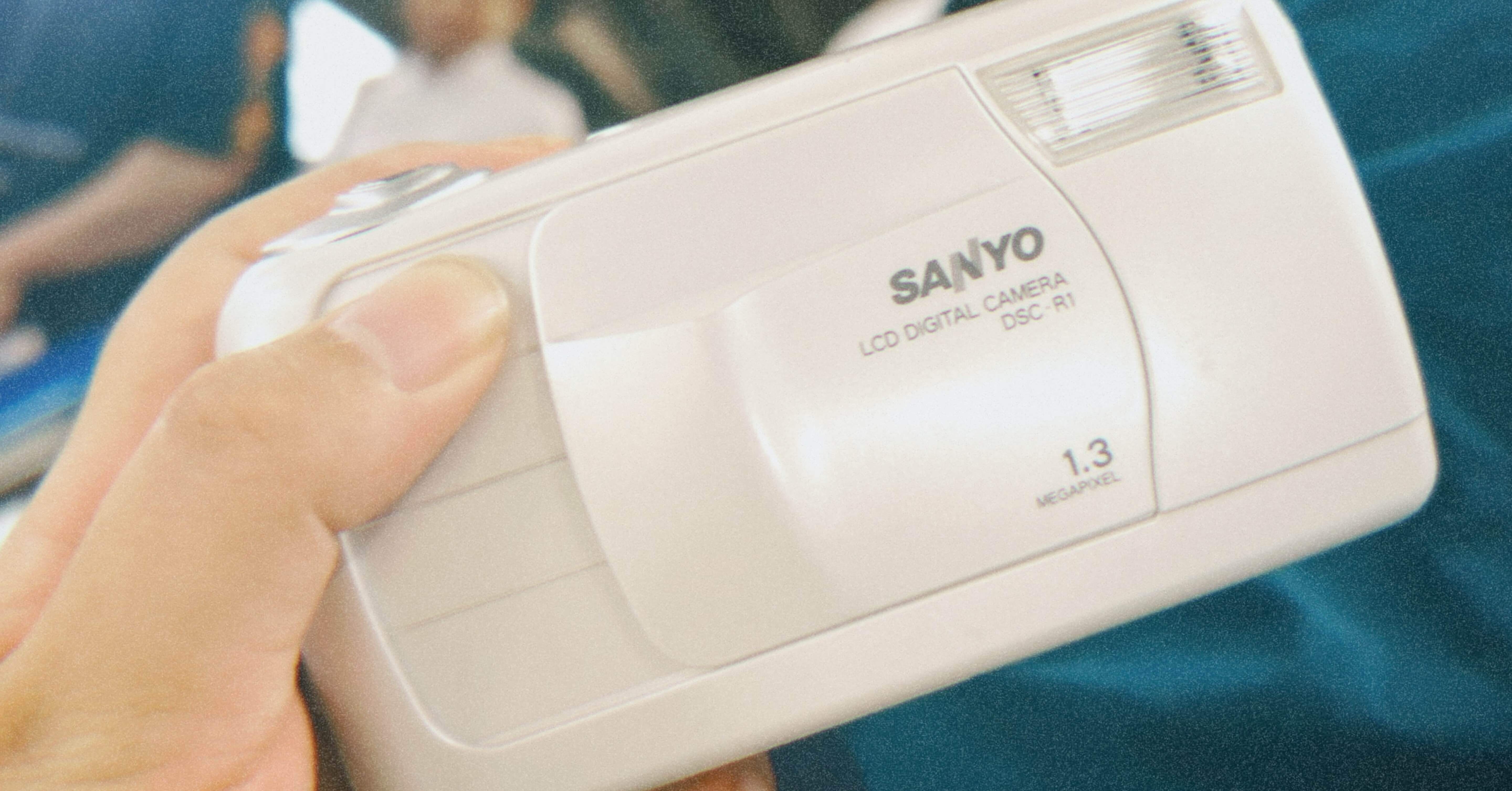 友人が譲ってくれたオールドコンデジ｜かまた