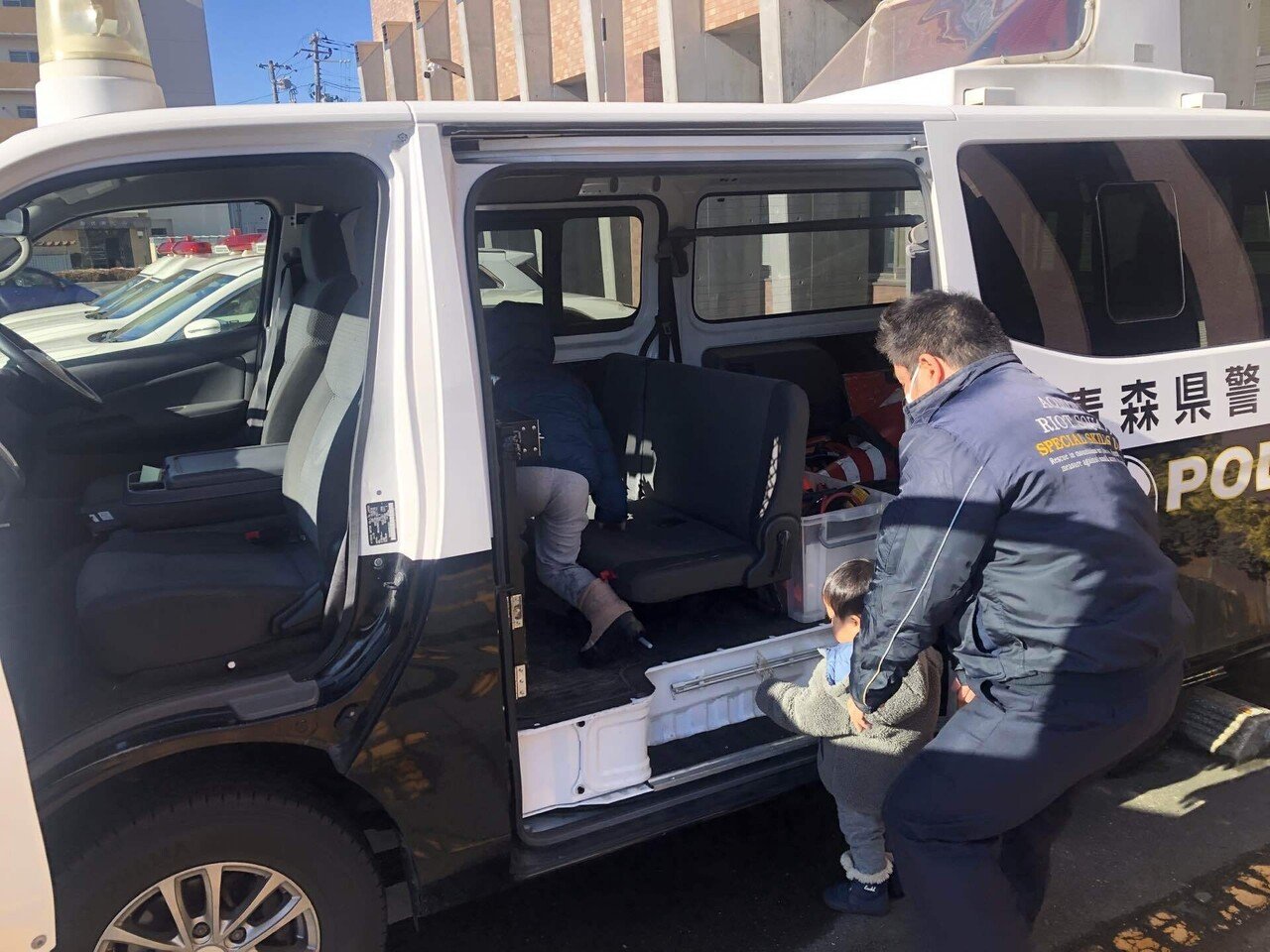 警察署にパトカーを見に行ったら、パトカーに乗せてもらえたの巻｜吉田