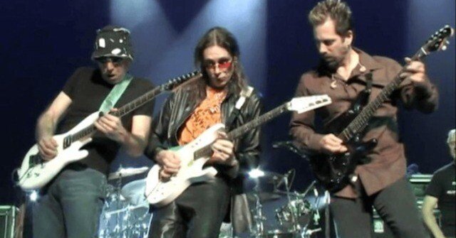 2005年G3 来日記念Tシャツ サトリアーニ、ヴァイ、ペトルーシ 2005年G3 来日記念Tシャツ サトリアーニ、ヴァイ、ペトルーシ GG0425