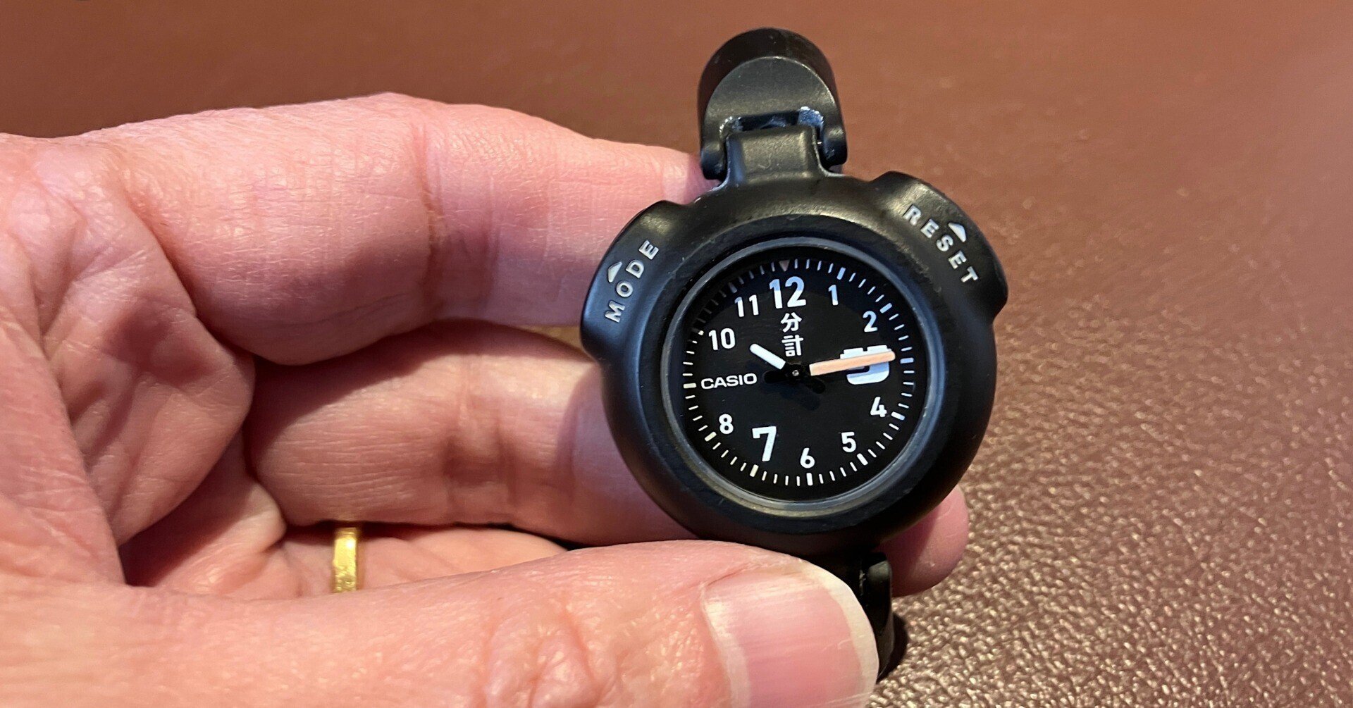 サウナ時計 サ時計 CASIO ブラック　SAN-100H-1BJR カシオ 黒 楽天市場】カシオ 「サウナー専用」腕時計 SAN-100H-1BJR ブラック