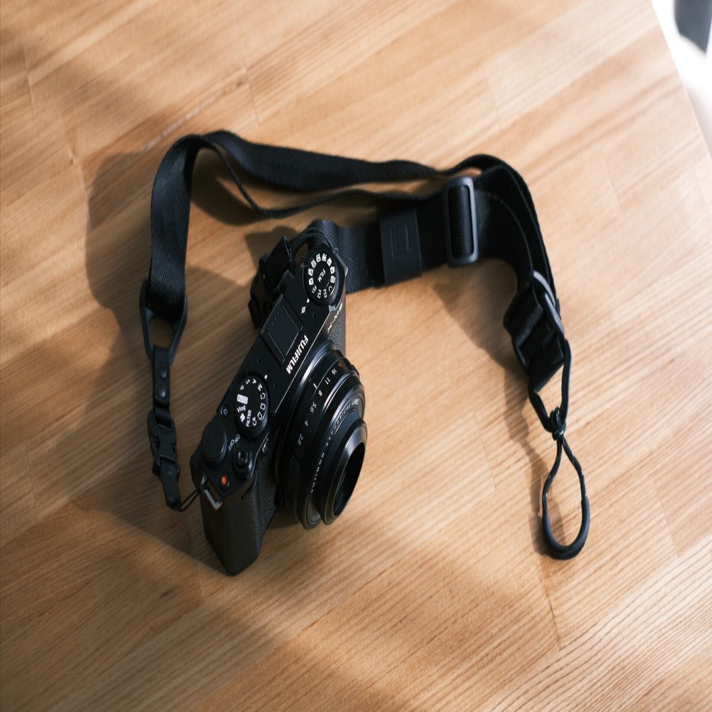 FUJIFILM X-M5のストラップどうするか問題。君に決めた。｜atsucam