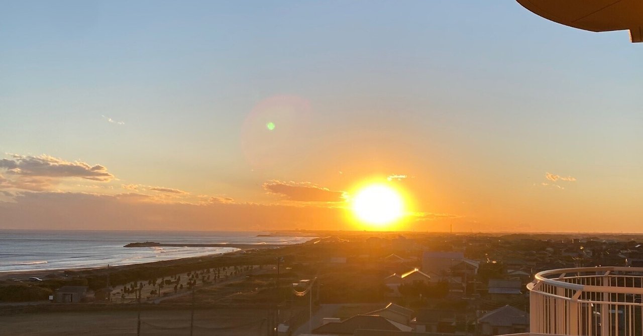 ロケーション抜群】水平線に沈む夕日と水平線から登る朝日の両方