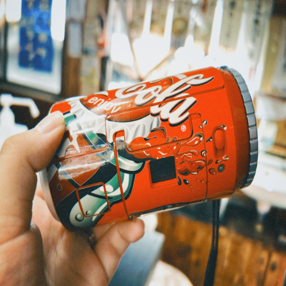 コカコーラ　缶　フィルムカメラ コカ・コーラ型のフィルムカメラ｜かまた