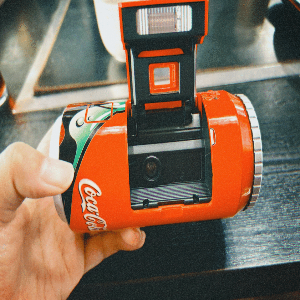 コカ・コーラ型のフィルムカメラ｜かまた