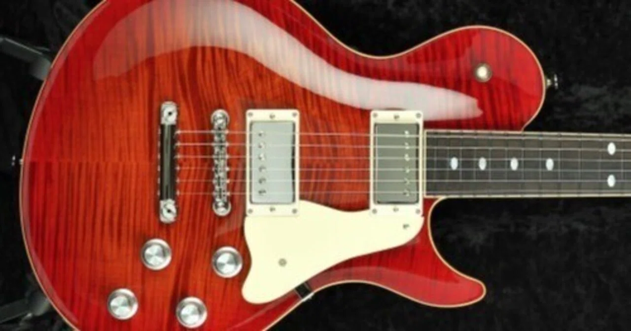 夕陽を纏った、魅惑のカーブドトップ｜Freedom Custom Guitar Research
