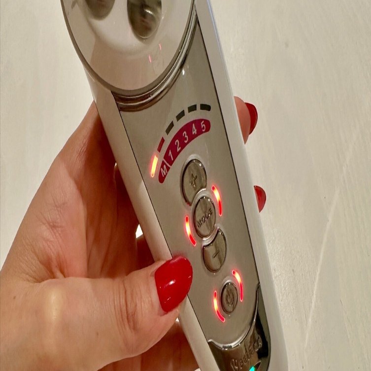 海外女子旅✈️と言えば美容時間！搭載機能がヤバすぎる美顔器