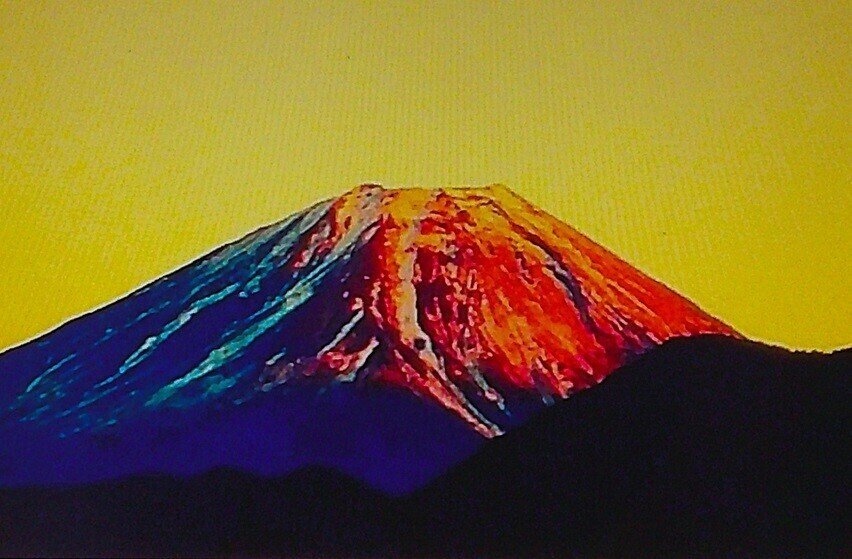 夕日に染まる紅富士」和み癒やしのデジイチ散歩です。十の峰々が連なる