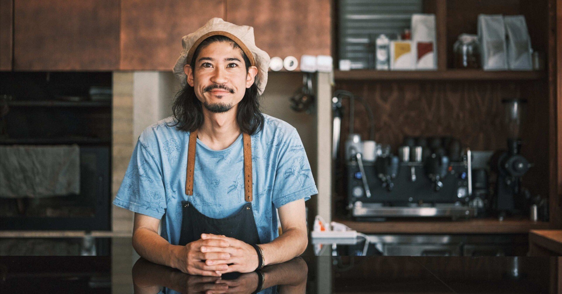 カウンター越しの出会い。地域と人を結ぶ場所 / 鈴木 慎一郎｜Staple