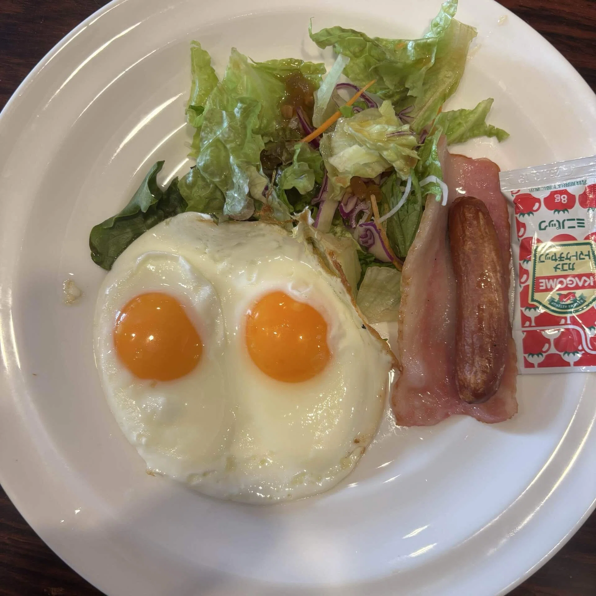 26 目玉焼き&ベーコンソーセージセット(ガスト)｜キリ