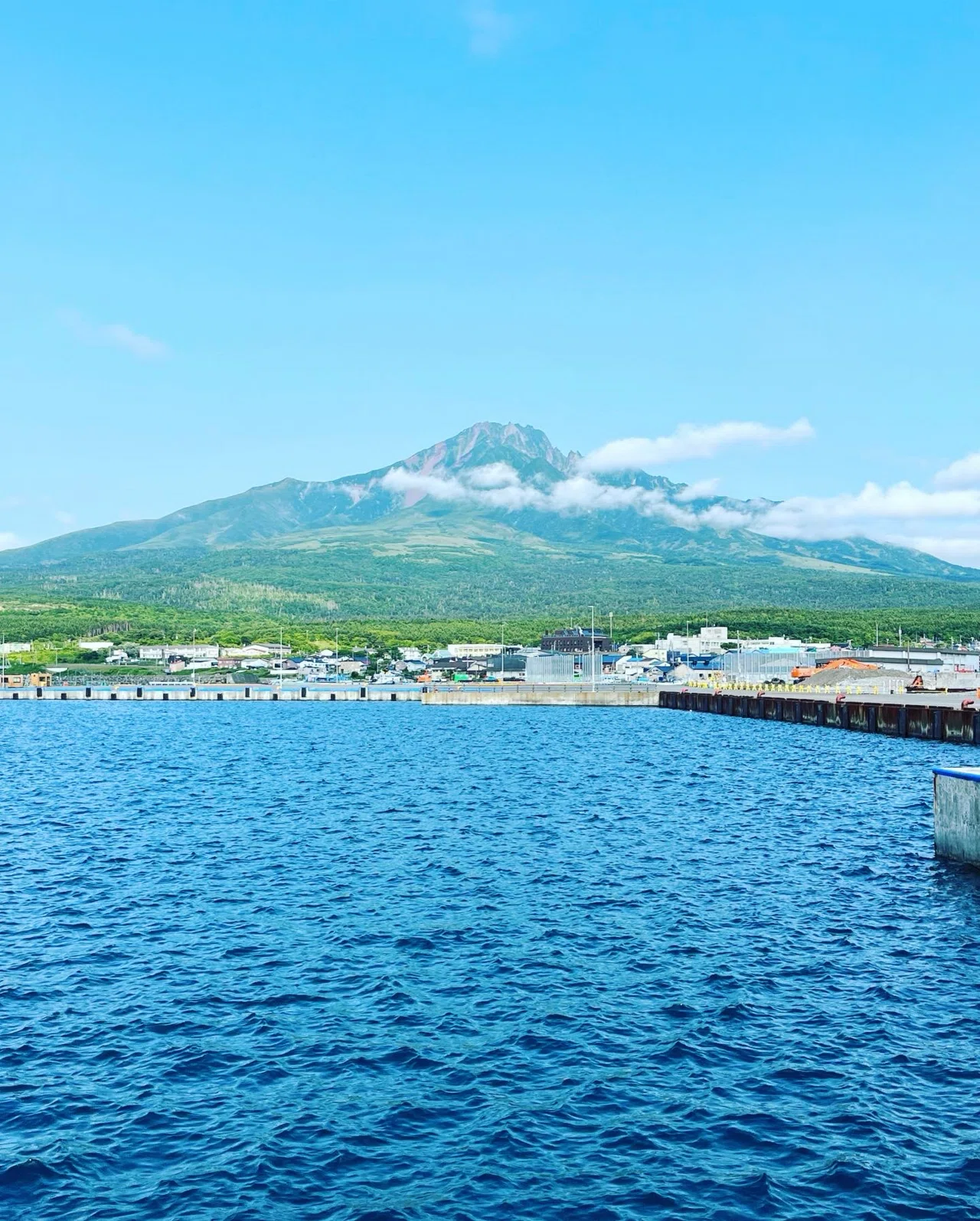 北の日本海に富士は浮かぶ〈利尻島の記録〉｜結城一縷