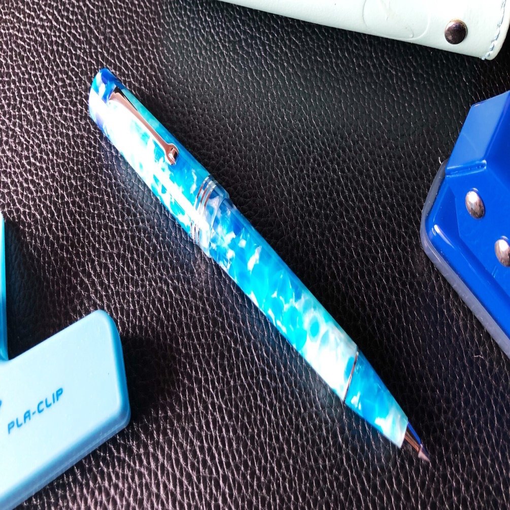 愛用ペン紹介Vol.2「レオナルド・モーメントゼロ『アロハ』(ボールペン