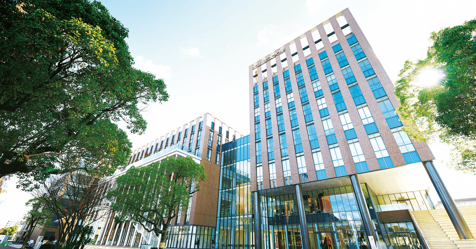 大阪経済大学における、“知の異種格闘技戦”「ZEMIー1