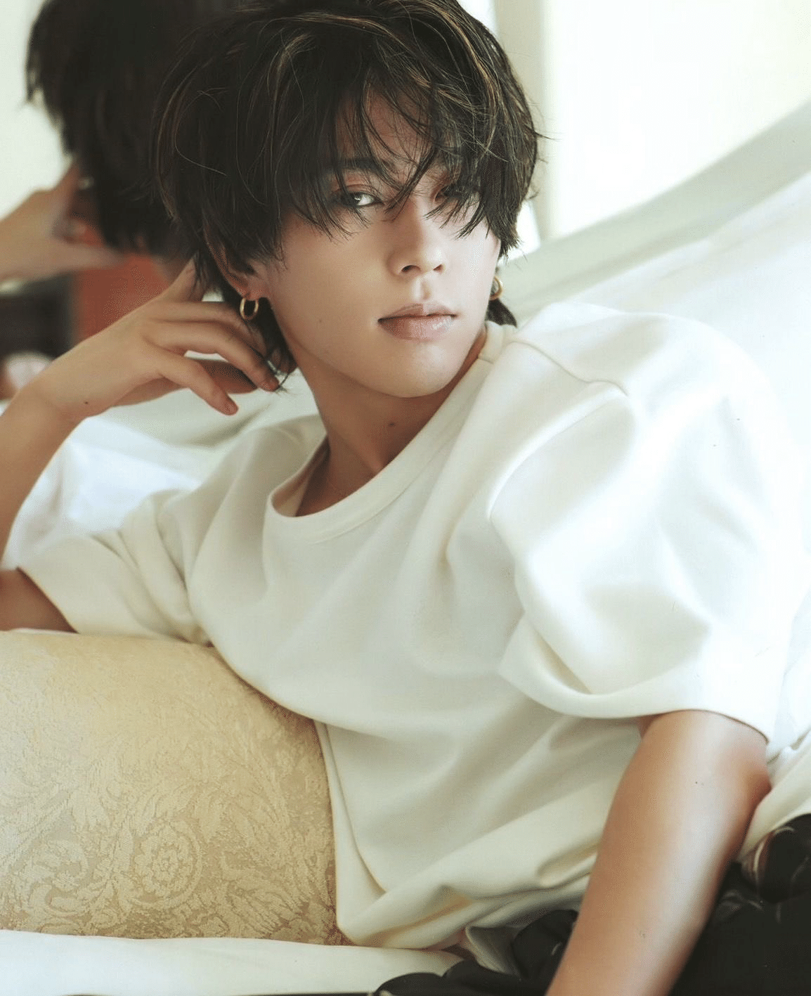 今年最注目の Aぇ! group 末澤誠也 がファッション誌のソロ表紙