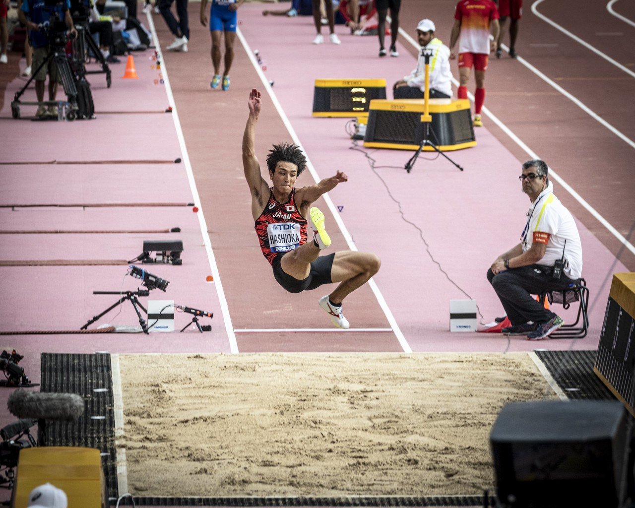 前ではなく横をむく跳躍 Ekiden News Note
