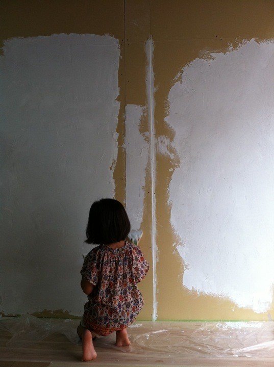 20110703 ハレマ 壁塗り 後ろ姿