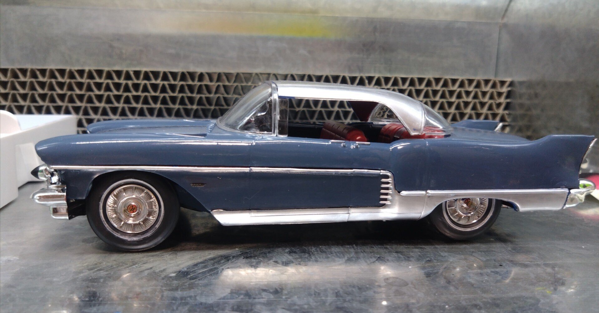 サンスター/'57 Cadillacキャデラック エルドラド ブロアム 1/18 サン