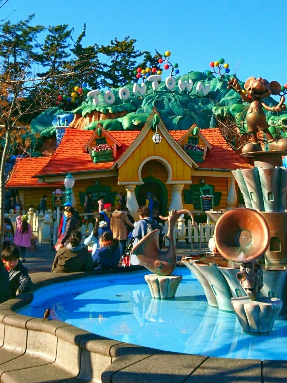 ディズニーランド】発見とギャグの街トゥーンタウンにカメラを向けて  