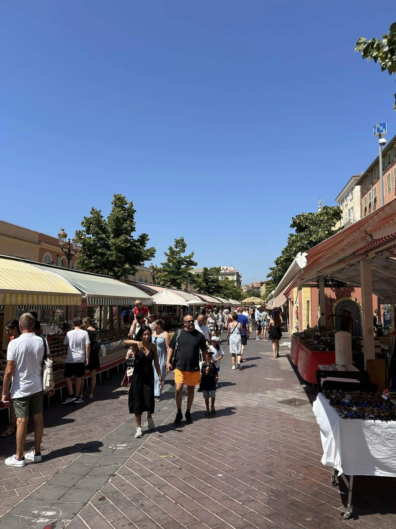 ヨーロッパ旅行記【5日目・ニース②】～旧市街を歩いて、コート