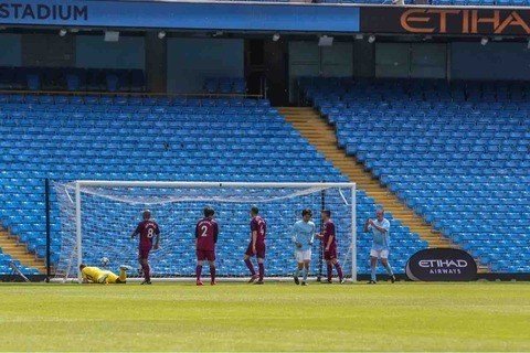 移動 マンチェスターシティ初の日本人選手としてゴールを決めた話 人生３度目のイギリス旅 た や Note