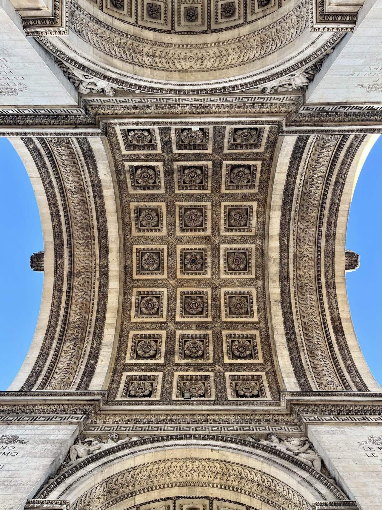 世界一周day102「凱旋門にエッフェル塔とパリな1日」inフランス｜みや