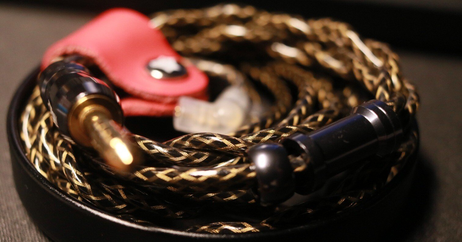 NICEHCK GODDNA（神の遺伝子の名を冠し、巳年にちなんだ蛇柄ケーブル