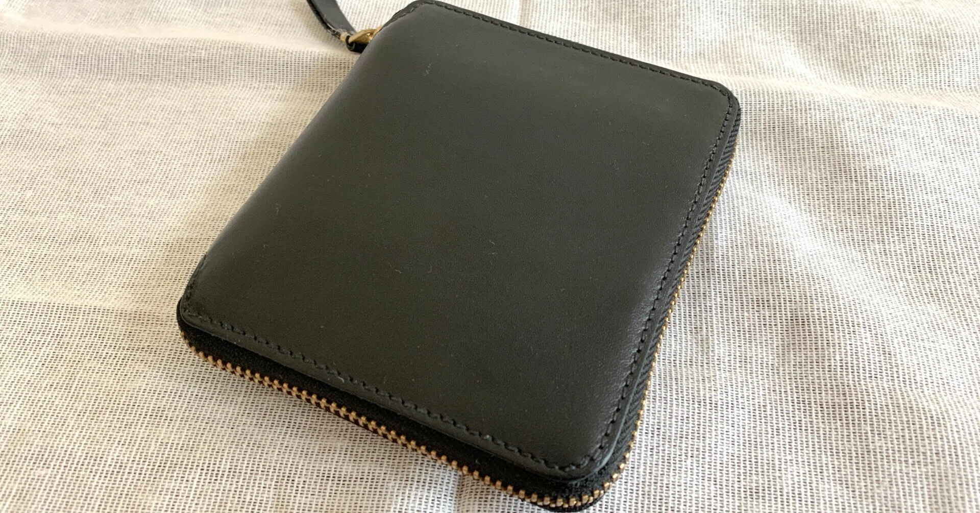 コムデギャルソンの財布（SA2100）1年使用レビュー！ようやく見つけた