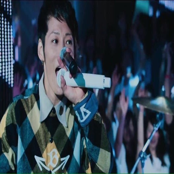 Uverworldのvo 何でマイク2本持ってるの Takuya マイク二刀流の素晴らしさをまとめてみた むげこ Note