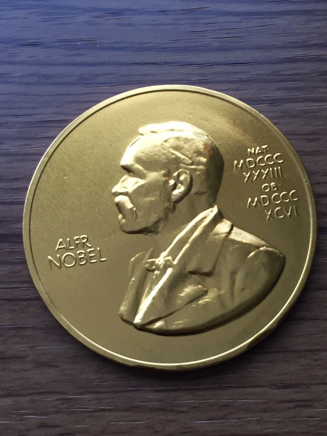 ノーベル賞のメダルチョコ見てみる 久保マシン Note ノーベル賞のメダルチョコ見てみる 久保マシン Note