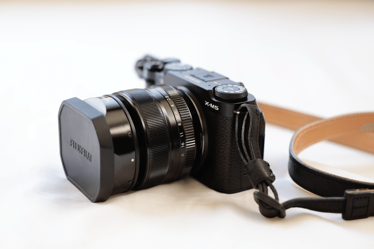 Fujifilm X-M5 + XF33mm F1.4 レンズセット　保証書あり レンタル - FUJIFILM X-M5 & 超軽量パンケーキレンズセット X-M5