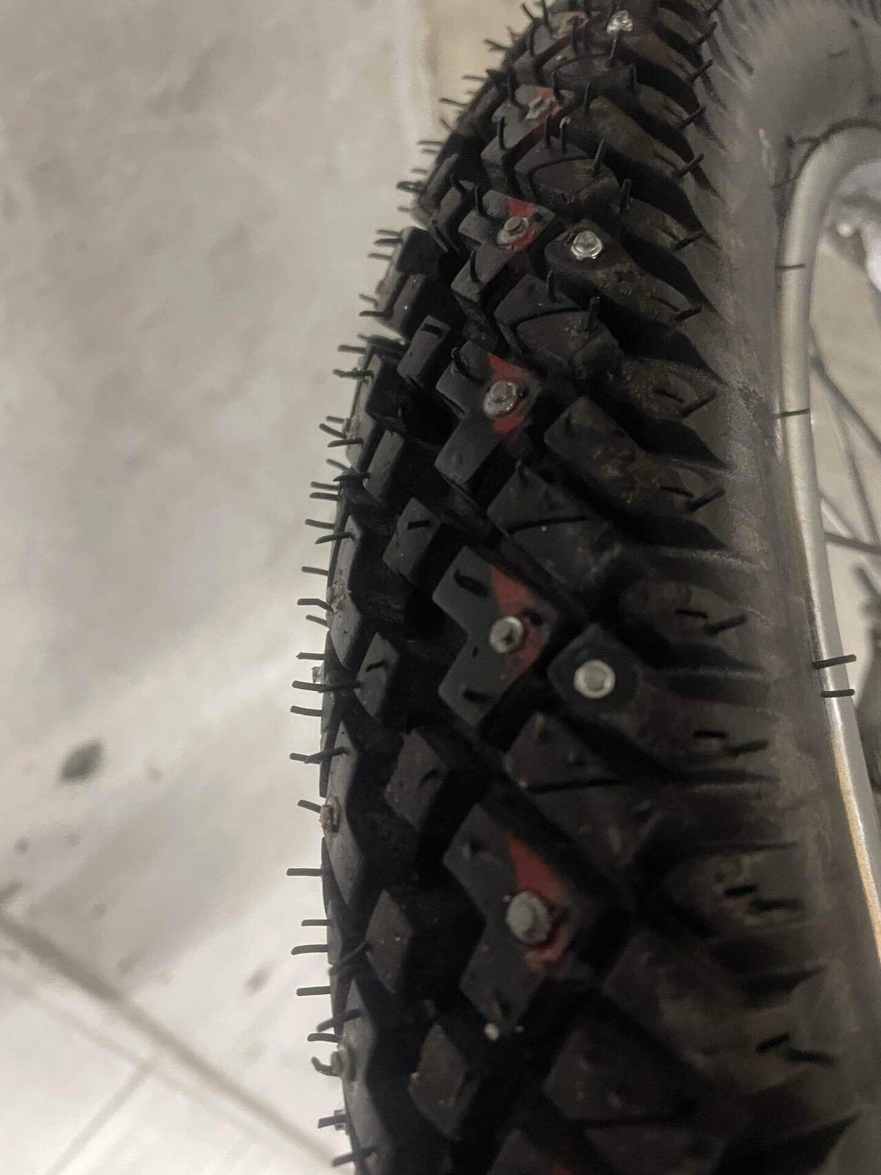 フルサイズオフロードバイク　スパイクタイヤ　年越し宗谷に最適 フルサイズオフロードバイク スパイクタイヤ 年越し宗谷に最適