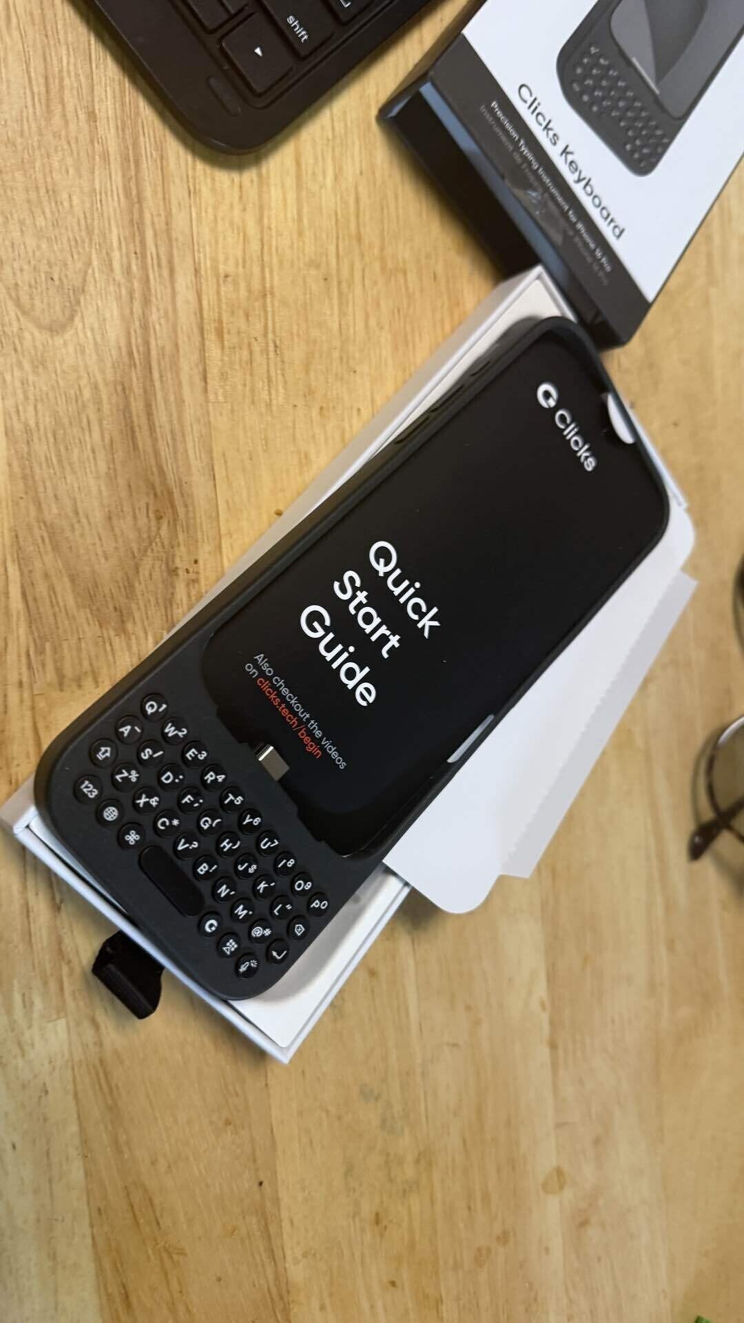 届いた】Clicks Keyboard for iPhone 16 Pro【iPhone がガラケー 届いた】Clicks Keyboard for iPhone 16 Pro【iPhone がガラケー