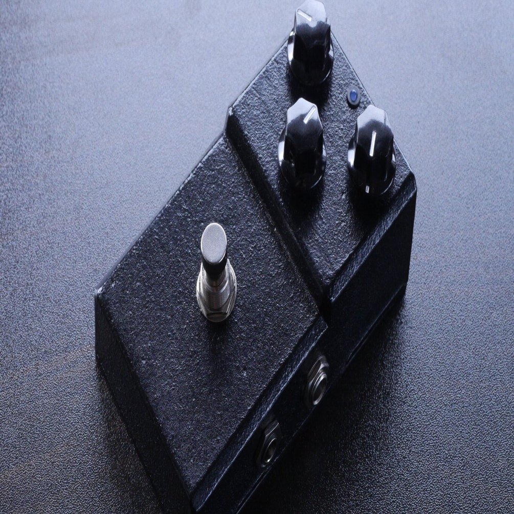 南部鉄器の魂が宿るファズペダル 黒船 