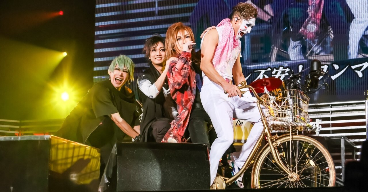 ゴールデンボンバー、20周年アリーナライブ「旧作-kyusaku