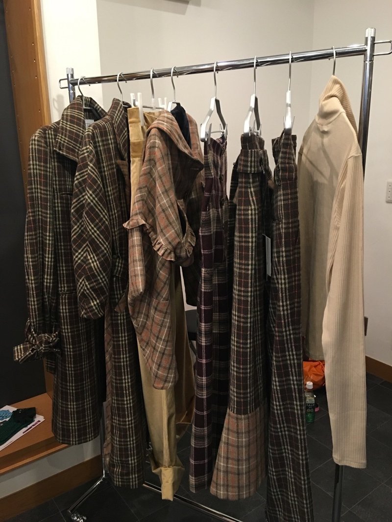中国人デザイナー が手がける気鋭ブランドの展示会に潜入 杉村 明音 Akanel Note 中国人デザイナー が手がける気鋭ブランドの展示会に潜入 杉村 明音 Akanel Note