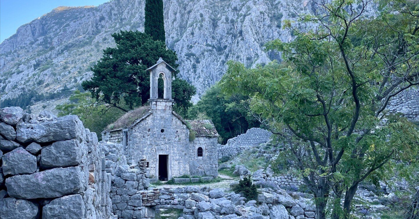 2024バルカン半島バス旅行記⑤コトル城登山とサラエボ行きバス｜Hodaka