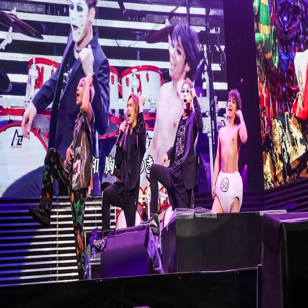 ゴールデンボンバー、ライブで見せた「20年間変わらない」バンドの姿