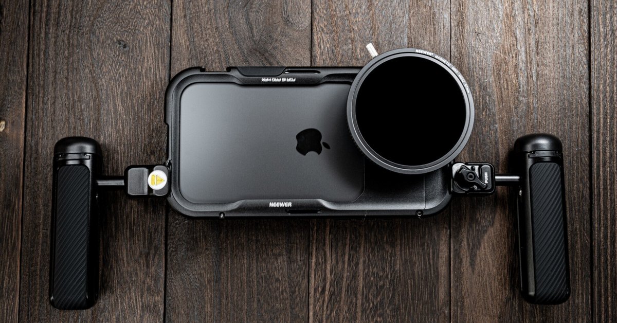 見た目完全にカメラ！ iPhone 16 Proをレトロなカメラにするケース