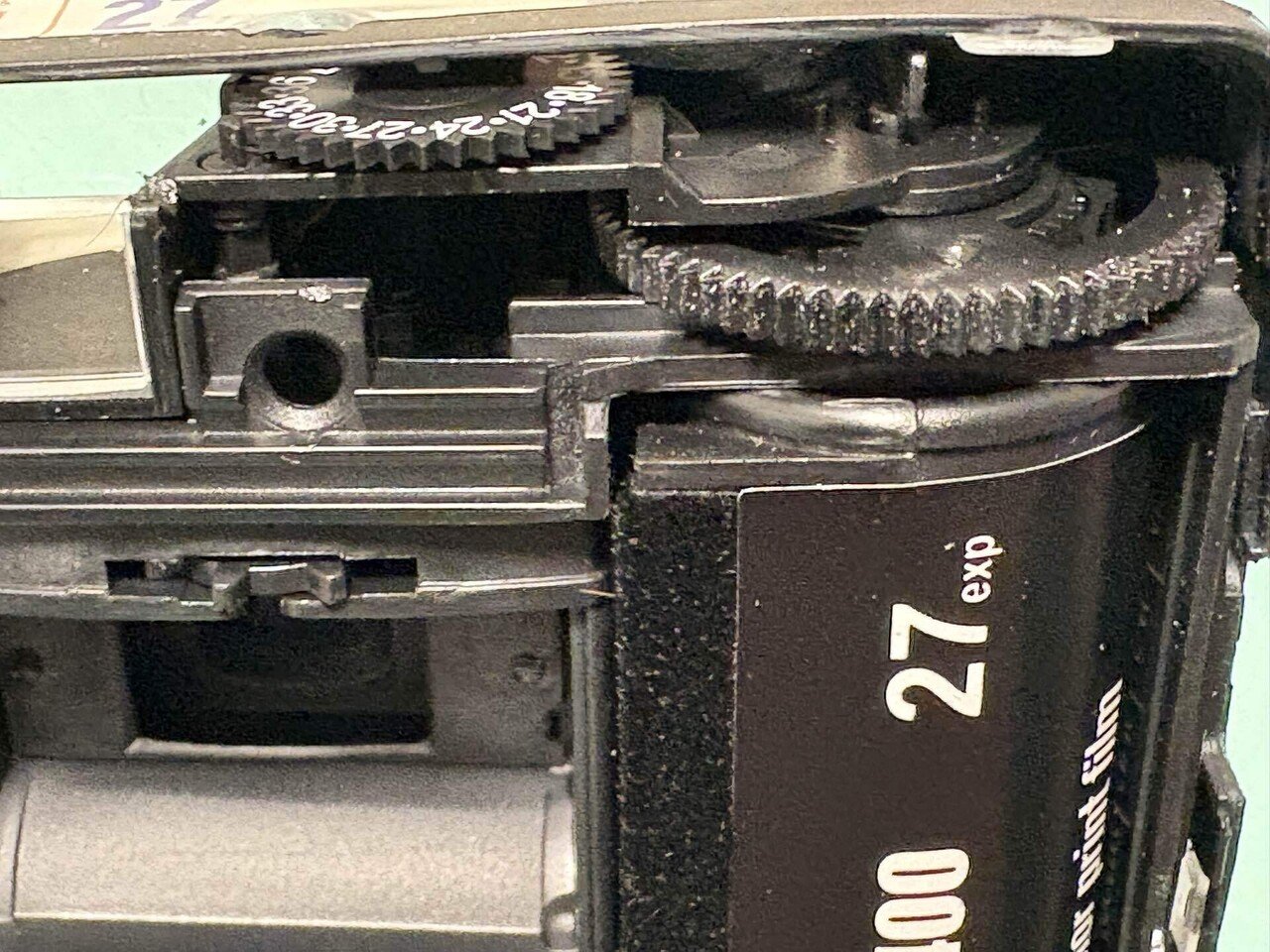 写るんですみたいなカメラを分解してみた。｜永瀬喜久