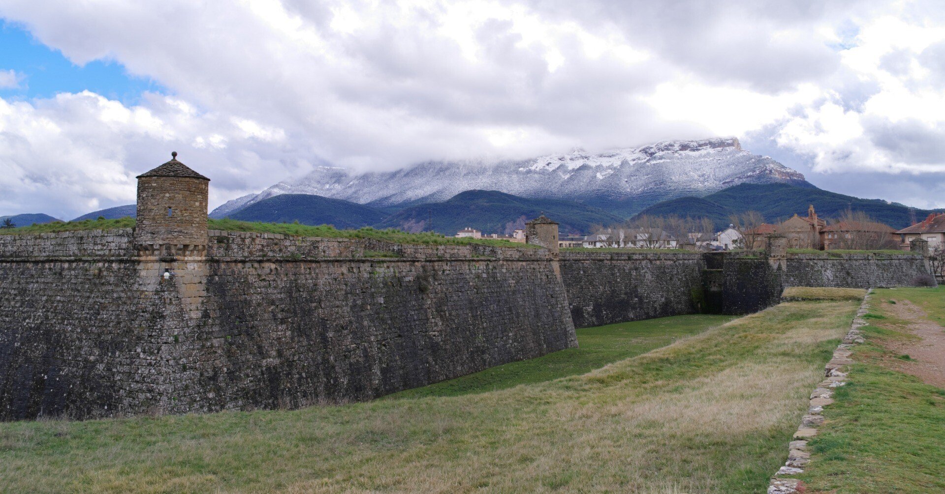 スペイン旅行2024 3日目 ハカ｜NASUBOUYA