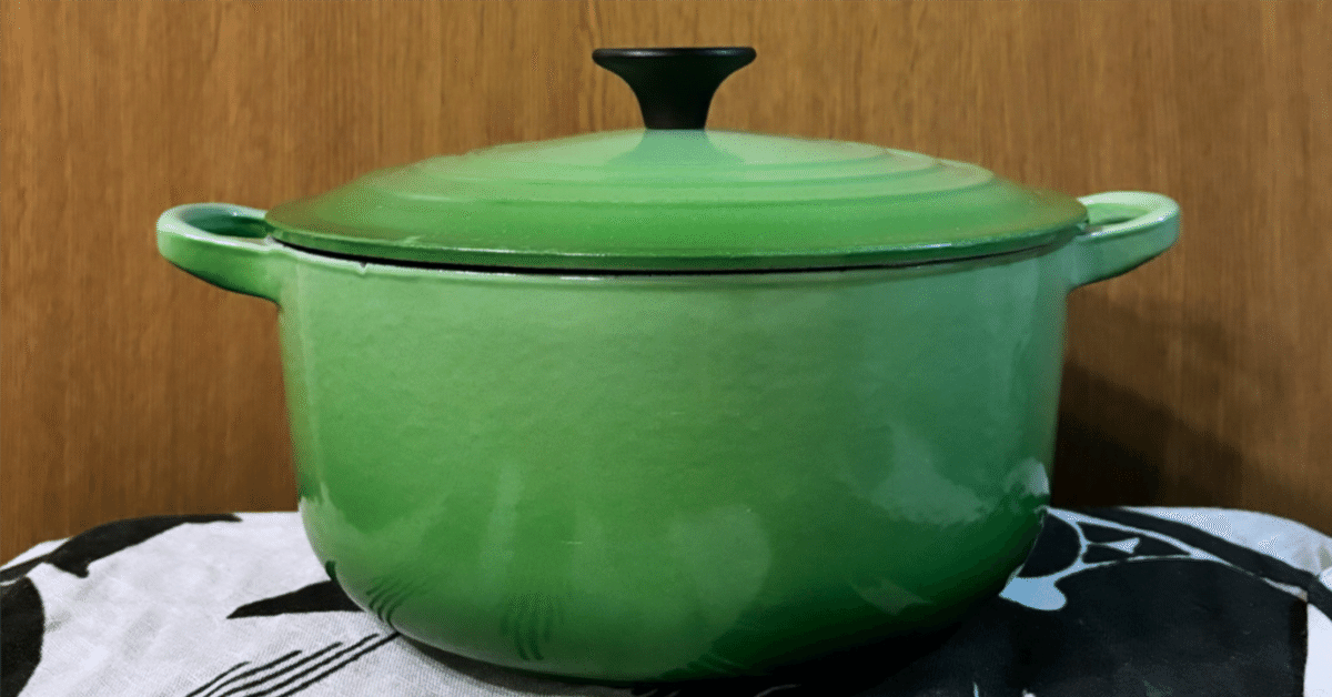 ル・クルーゼの深い鍋。パスタを茹でるのに便利！ご希望の方に