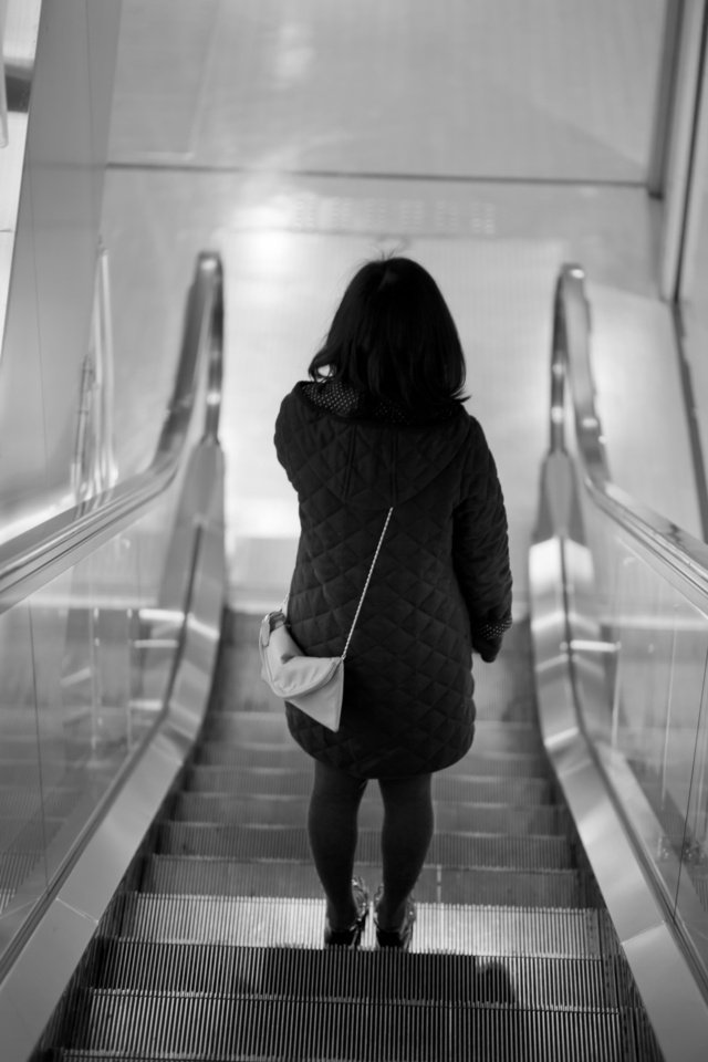 escalator girl