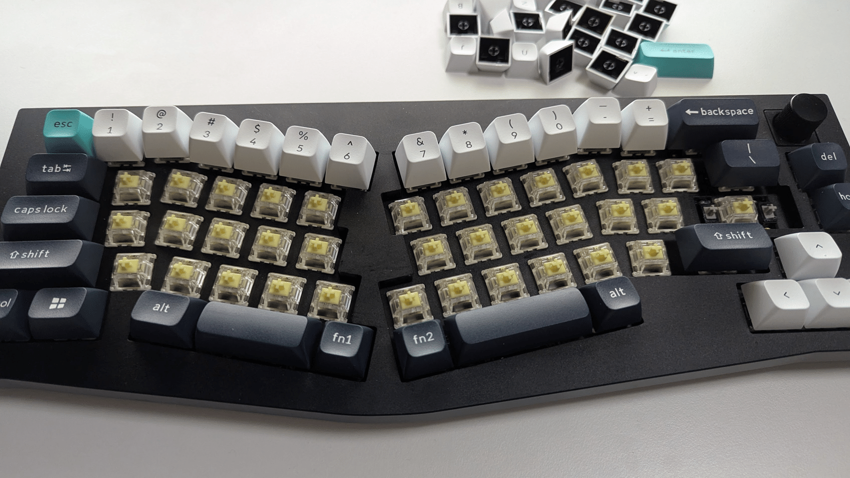 Keychron Q0 Max バナナ軸 Keychron Q0 Max 赤軸をバナナ軸に変更