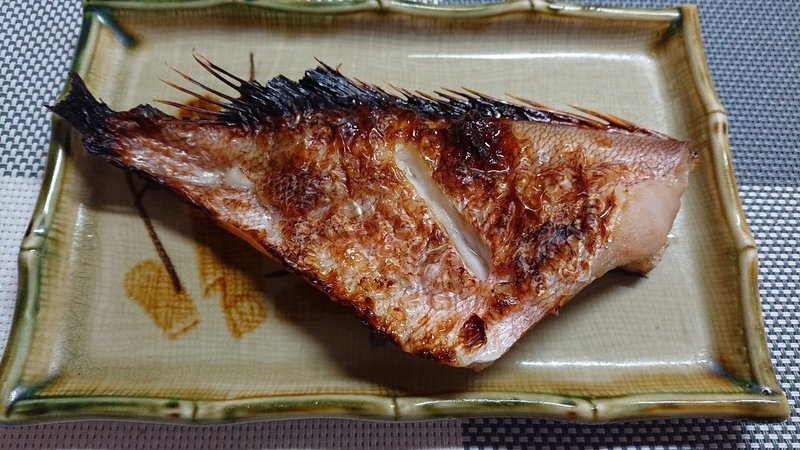 夕ご飯は赤魚の粕漬けの焼き物 切り干し大根の煮物 白菜漬けとお野菜のぬか漬け 地元の焼き海苔 もち麦ご飯 ๑ ๑ ﾓｸﾞﾓｸﾞ ウズ Note