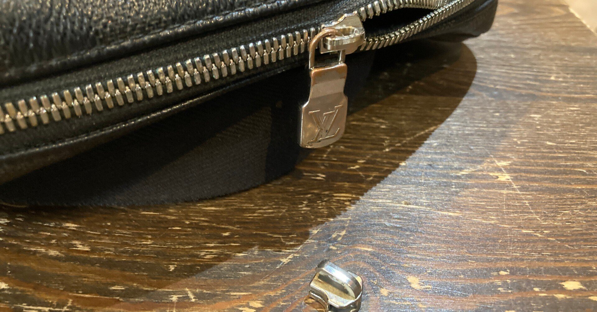 ファスナー修理/スライダー交換】Louis Vuitton/ルイヴィトン ファスナー修理/スライダー交換】Louis Vuitton/ルイヴィトン