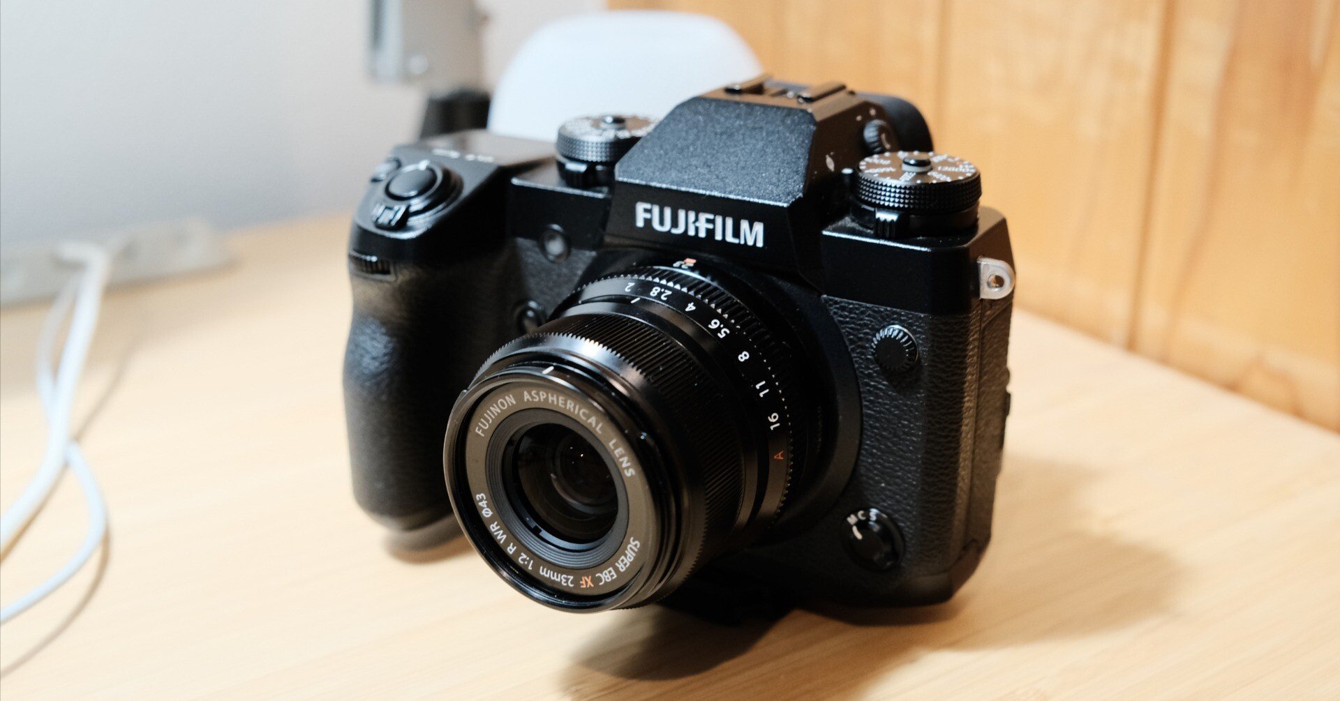 富士フイルム、ボディ内手ブレ補正搭載のミラーレス「FUJIFILM X-H1