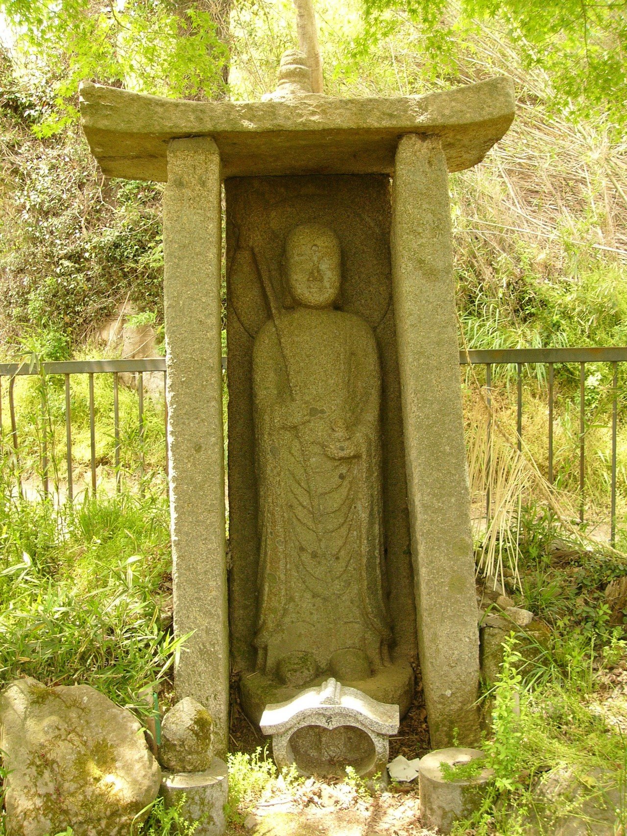 北関東の石造物㉑：極楽寺五輪塔（頼玄の墓）・地蔵石仏｜綾