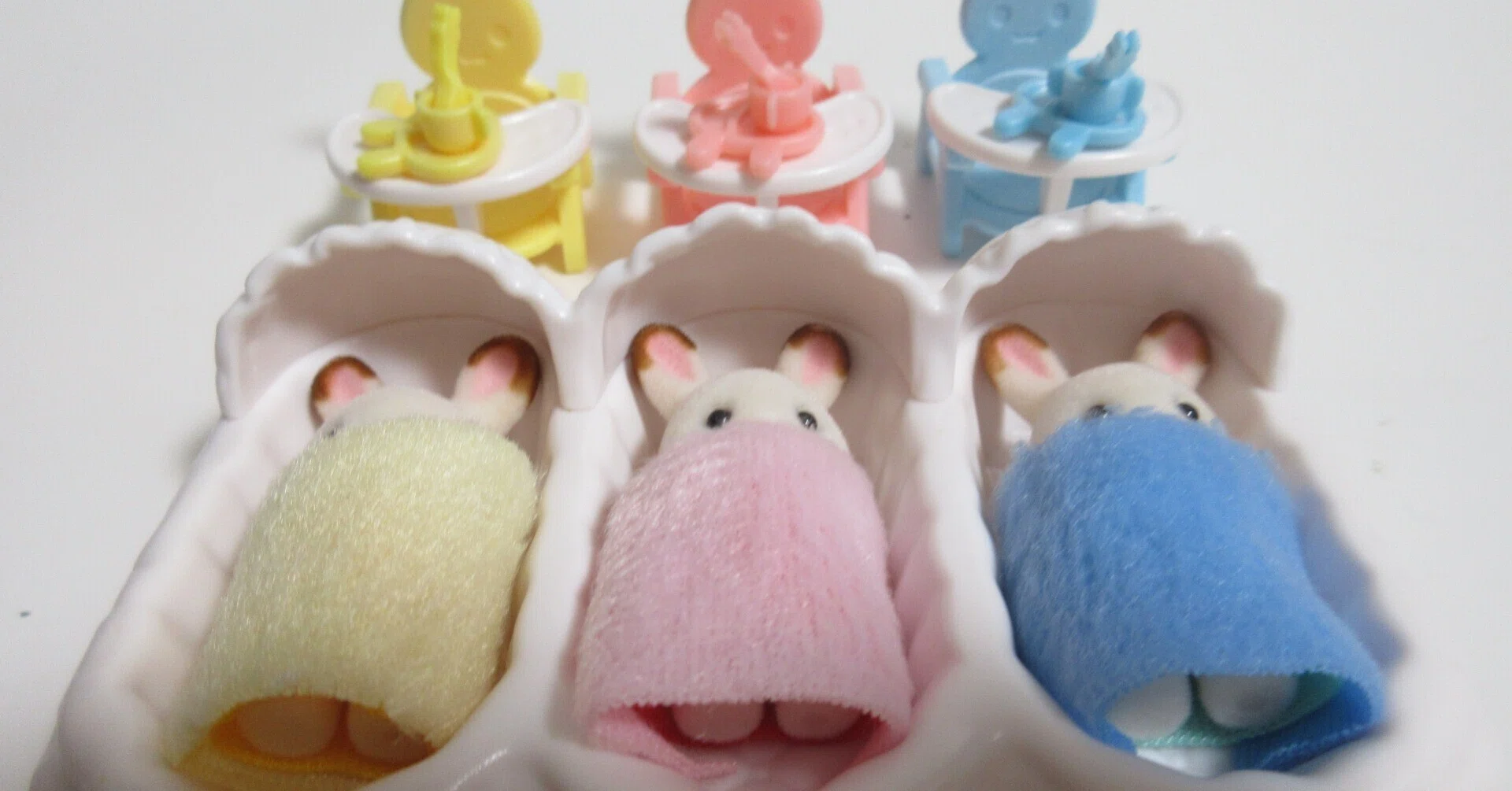 シルバニアレビュー ショコラウサギのみつごちゃんお世話セット｜もち