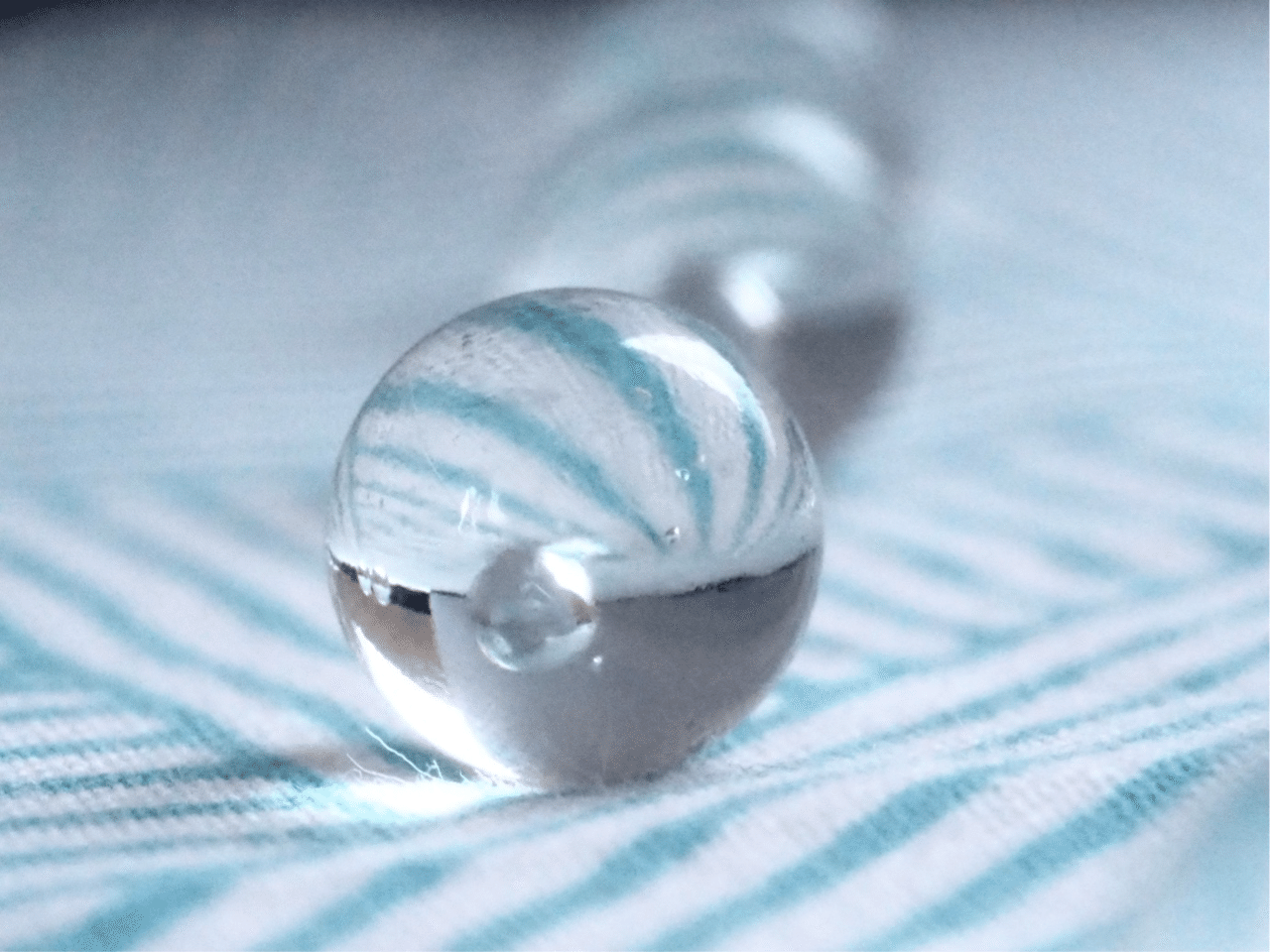 It's a small world｜ビー玉の中は万華鏡｜写真｜星の汀 / ほしのみぎわ